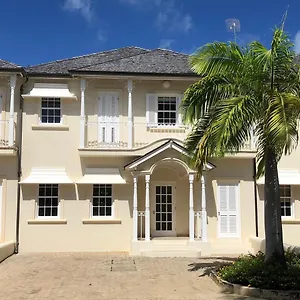  Villa Battaleys Mews